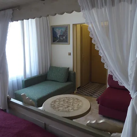 Bed & Breakfast Adlerhof 2*