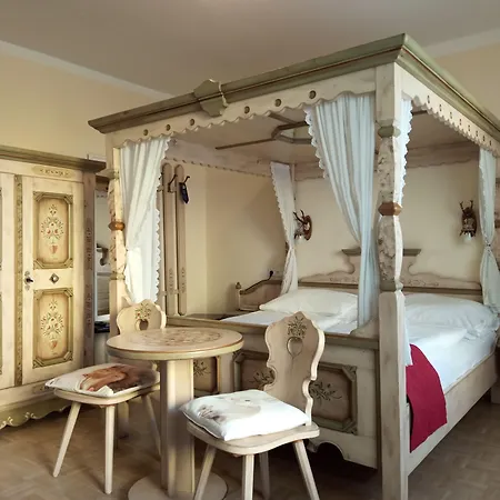 Adlerhof Bed & Breakfast 2*