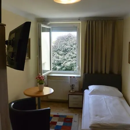 Adlerhof Bed & Breakfast 2*