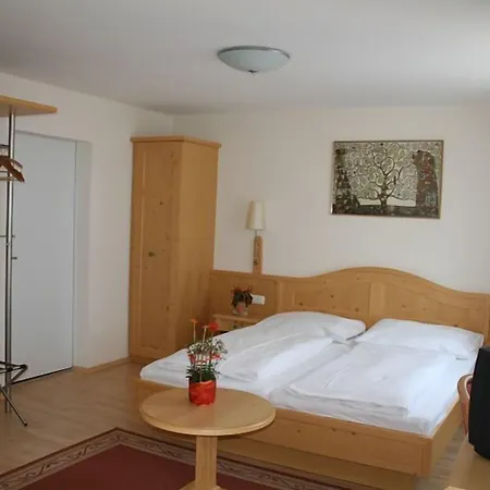 Adlerhof 2*