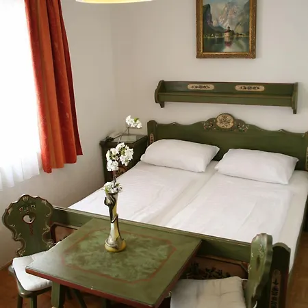Frühstückspension Adlerhof 2*