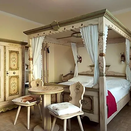 Adlerhof Bed & Breakfast 2*