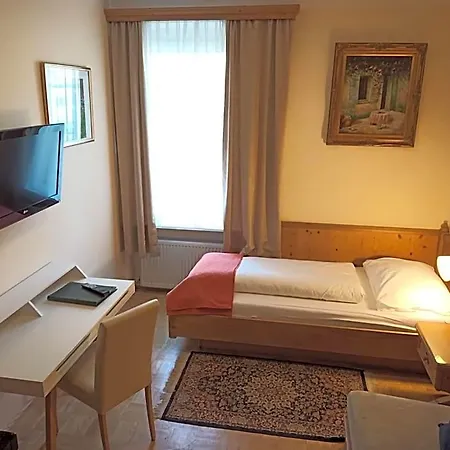 Bed & Breakfast Adlerhof 2*