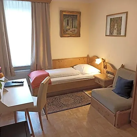 Adlerhof Bed & Breakfast 2*