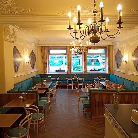 Bed & Breakfast Adlerhof 2*