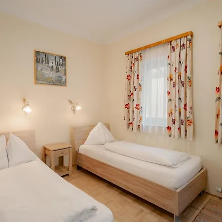 Adlerhof Bed & Breakfast Solnohrad