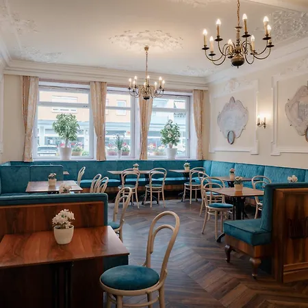 Adlerhof Bed & Breakfast 2*