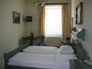 Adlerhof Bed & Breakfast 2*