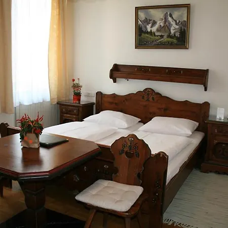 Adlerhof Bed & Breakfast 2*