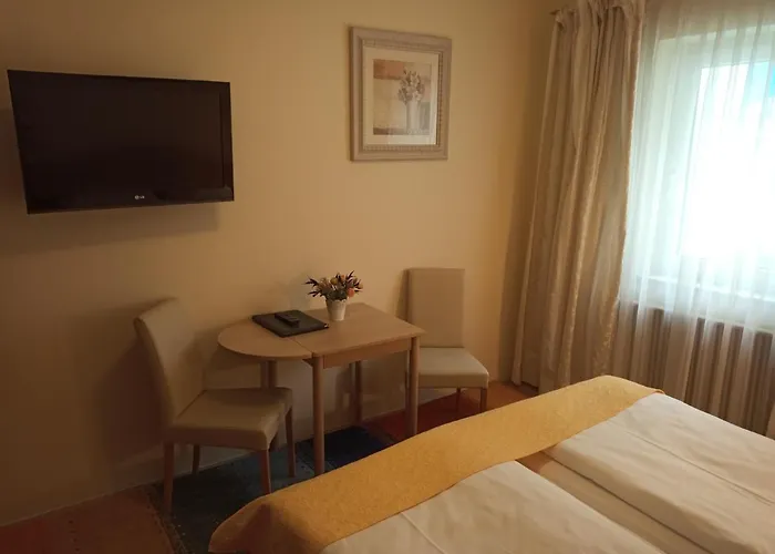 Adlerhof Bed & Breakfast 2*