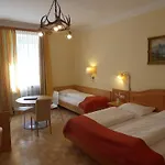 Adlerhof 2*
